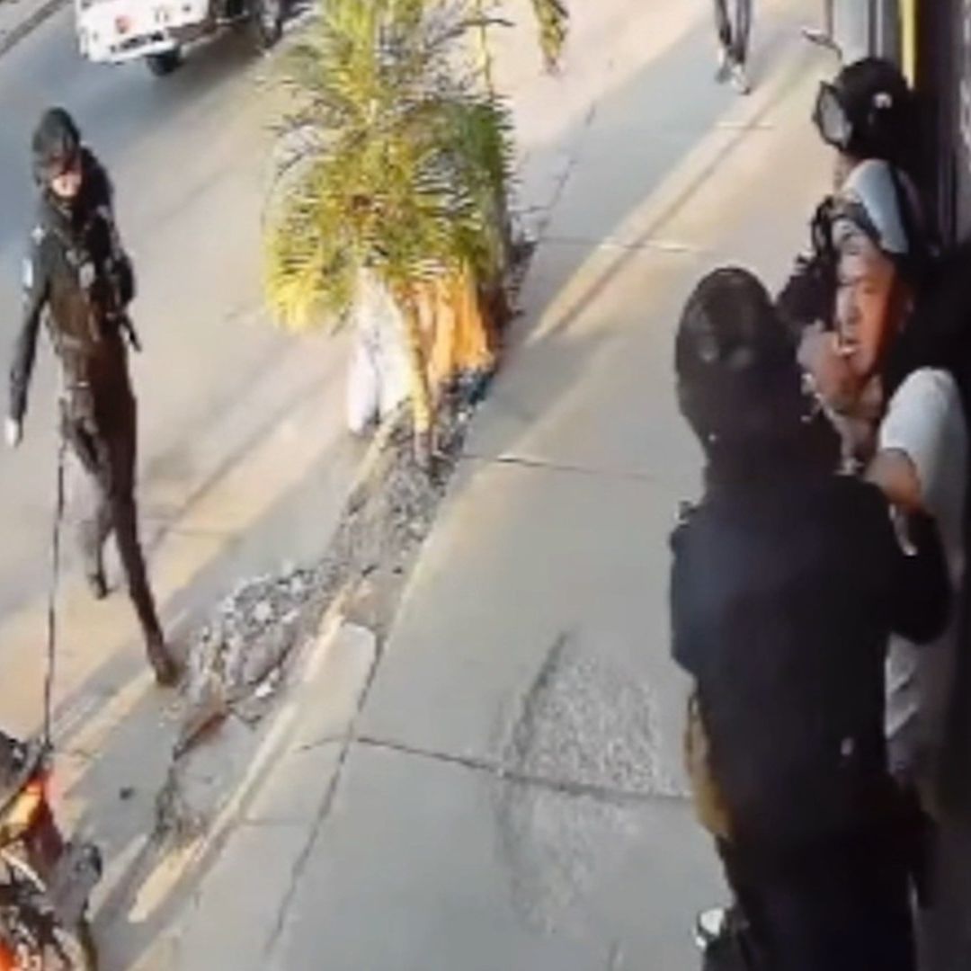 VIDEO Graban a 4 Policías de León Golpeando a Hombre, Ya los Investigan