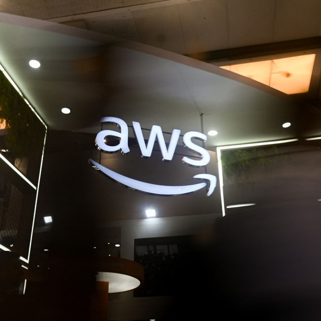 Cae Nube de Amazon: Fallan Aplicaciones y Servicios Web en el Mundo.