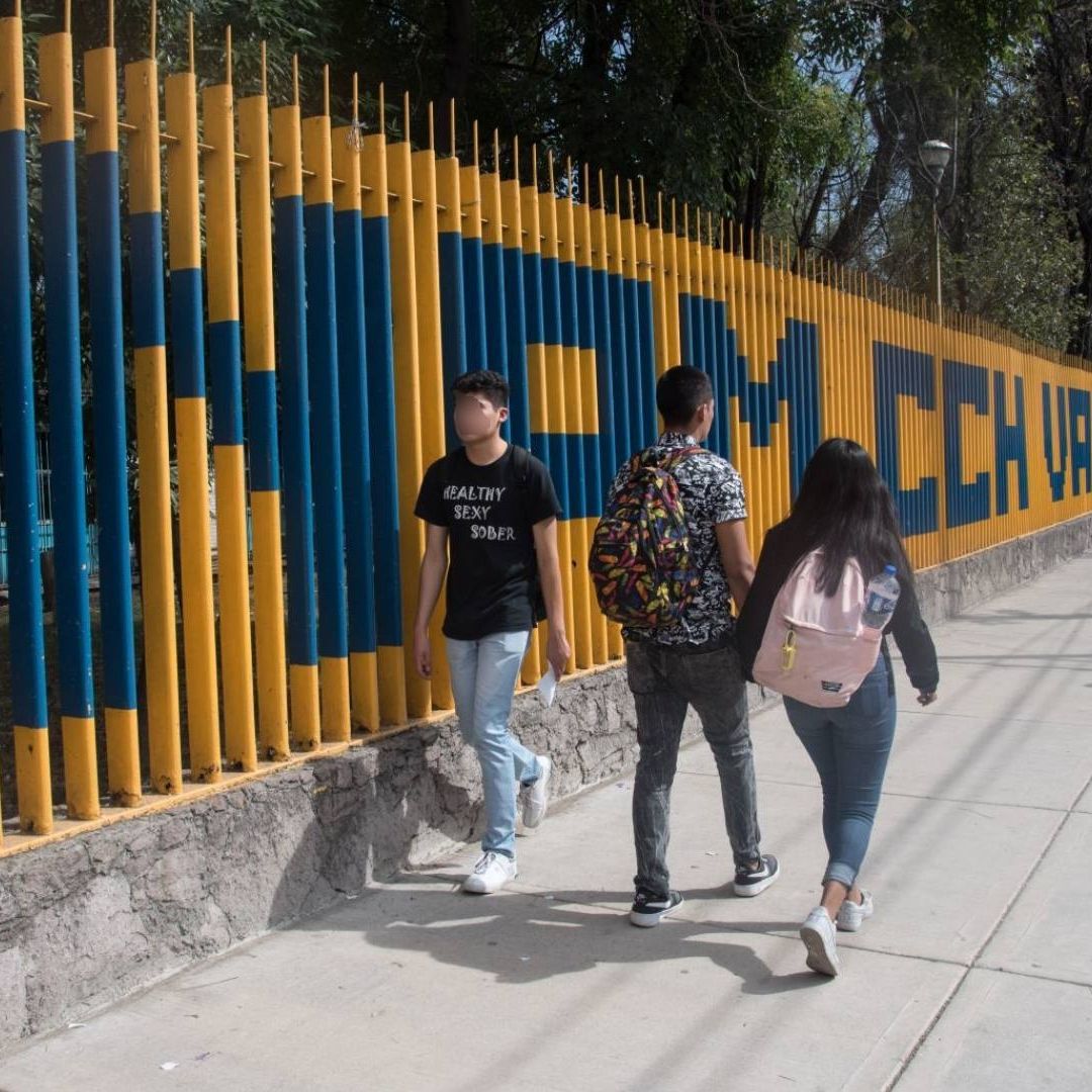 Detienen a Dos Jóvenes en el CCH Vallejo por Vender Panqués de Marihuana a Alumnos