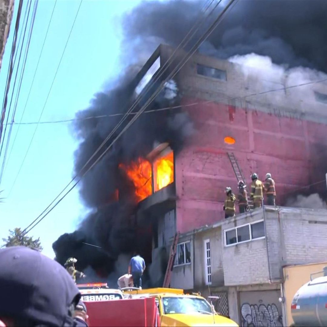 Incendio en fábrica de colchones en Ecatepec