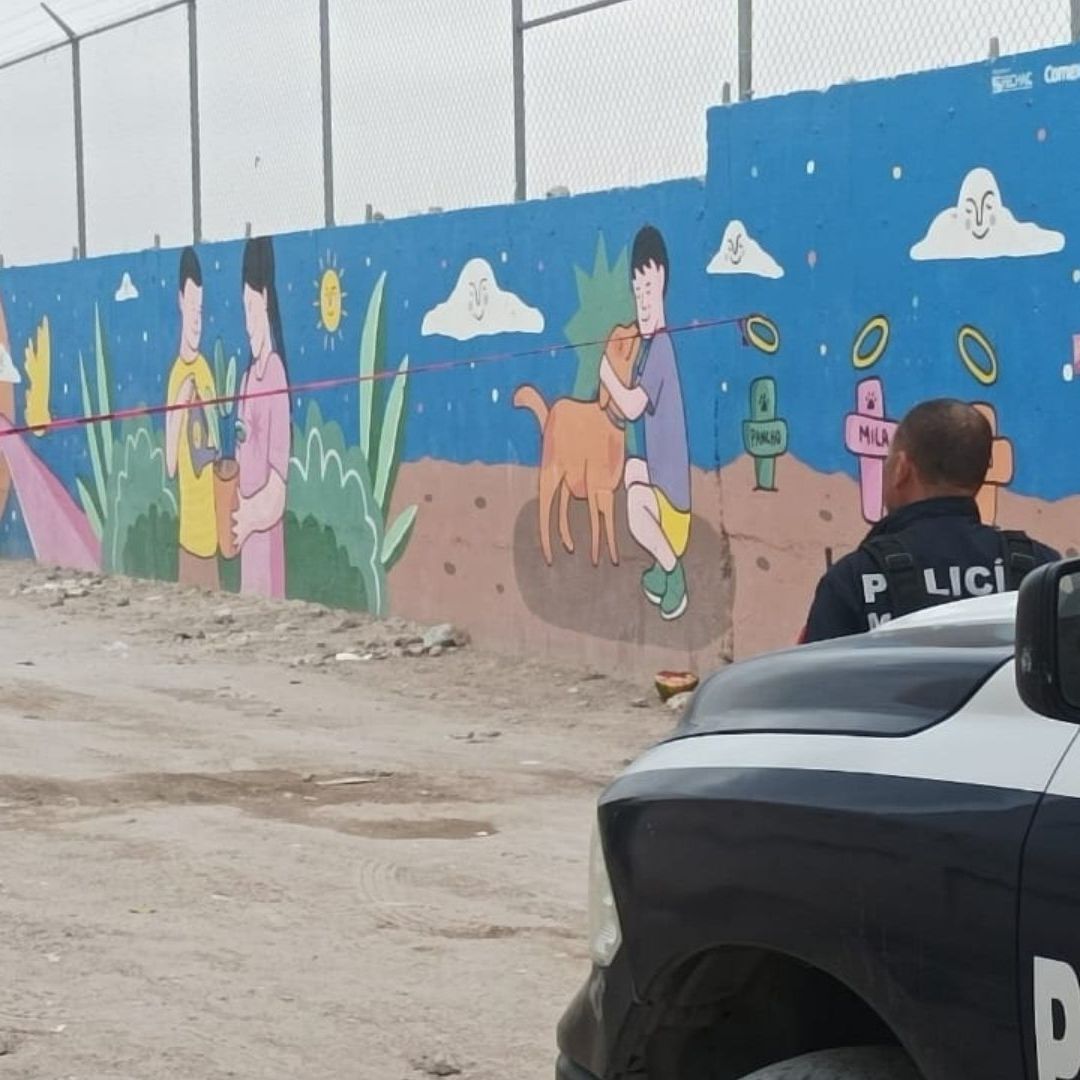 Hallan Cuerpo de Mujer en Camioneta Abandonada Envuelto en Sabanas Blancas