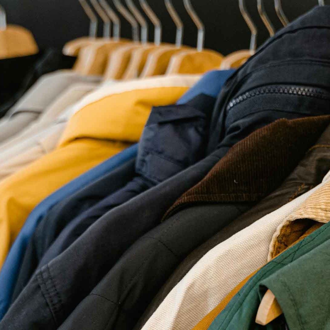 ¿La Ropa de Invierno Huele a "Guardado"? Te Explicamos Por Qué se Dice Esto y Cómo Eliminarlo