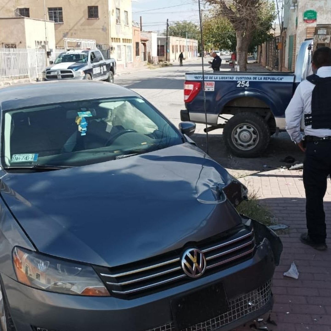 Auto Ignora Señal de Alto y Choca a Policías que Estaban en Persecución