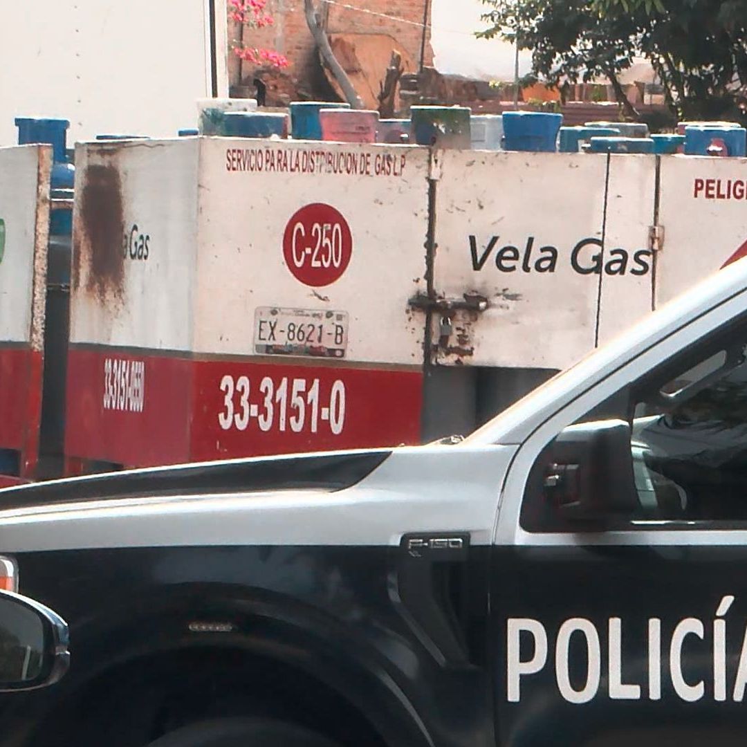 Repartidor muere aplastado por camioneta de gas LP.
