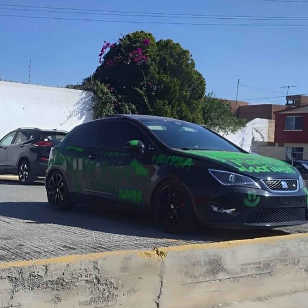 "Infiel": Mujer Pinta Carro de su Pareja con Mensajes en Saltillo