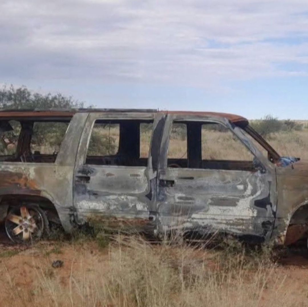 Colectivo Localizan Auto Incendiado, Ropa Táctica y Casquillos en El Sásabe, en Sonora