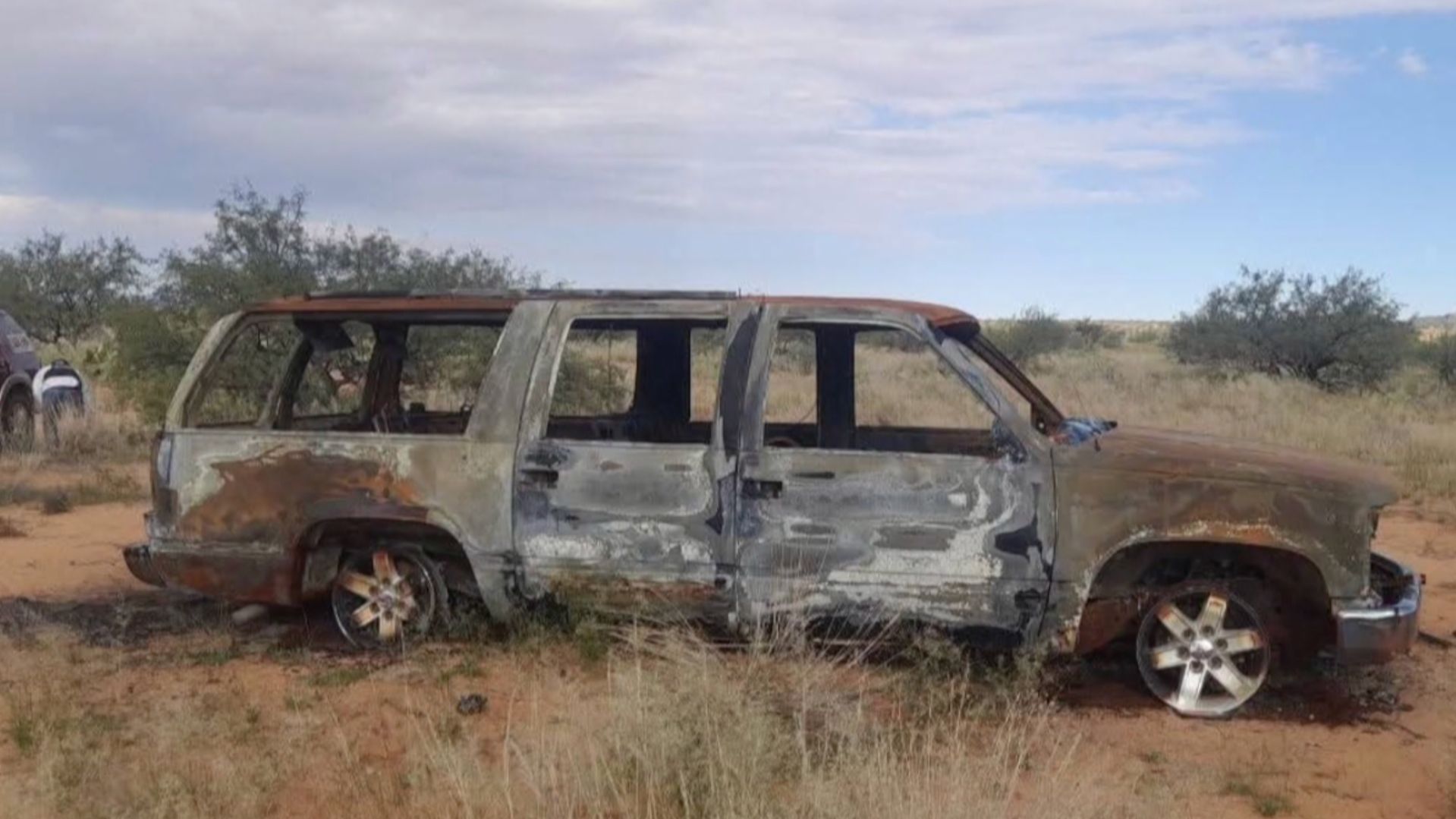 Colectivo Localizan Auto Incendiado, Ropa Táctica y Casquillos en El Sásabe, en Sonora