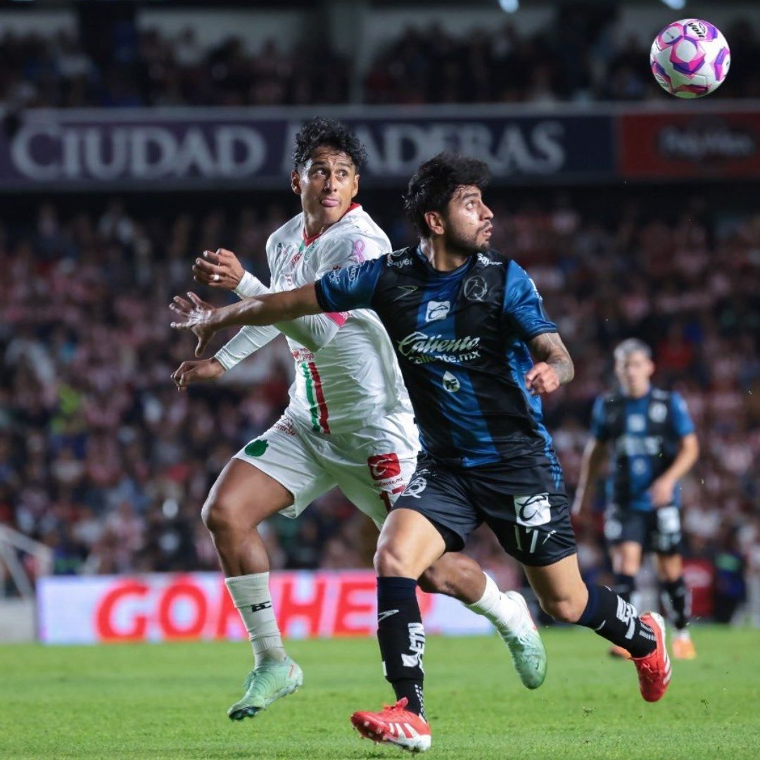 Las Chivas llegaron con la moral en alto luego de cuatro triunfos consecutivos, así que ante los Gallos Blancos buscaban alargar la racha.