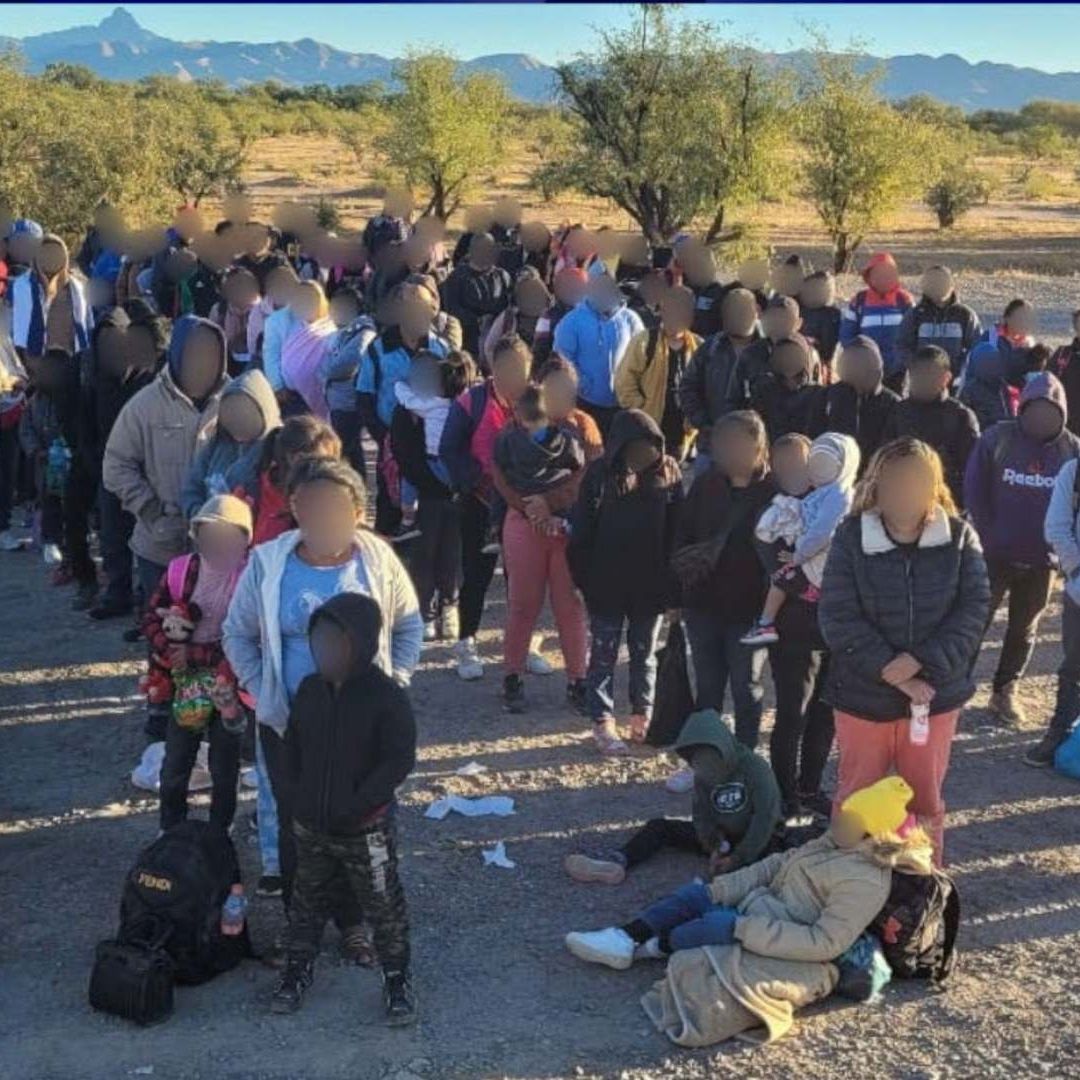 Detienen a 232 Migrantes, a Entre Ellos Menores de Edad en Arizona que Ingresaron por Sonora