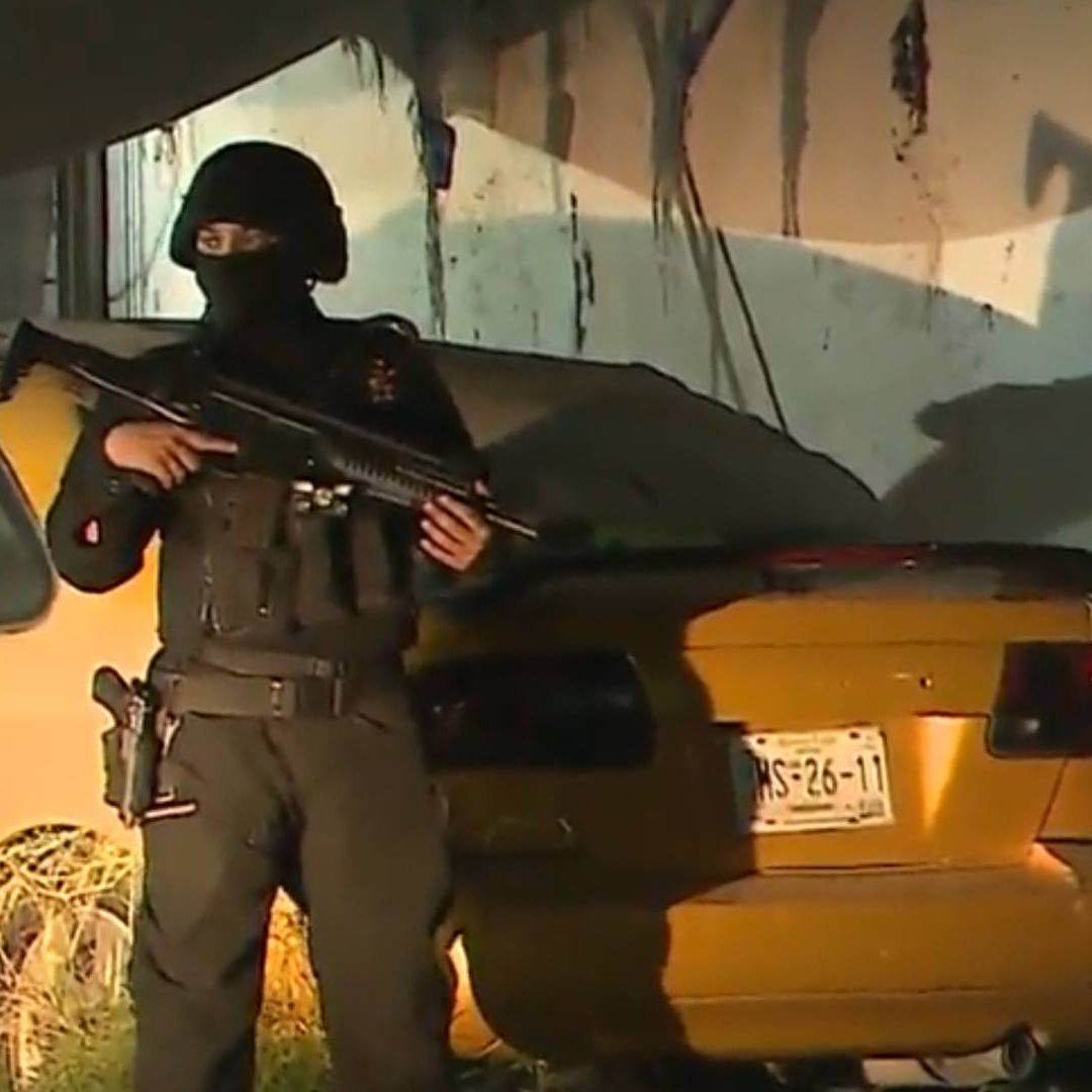 Policía armado