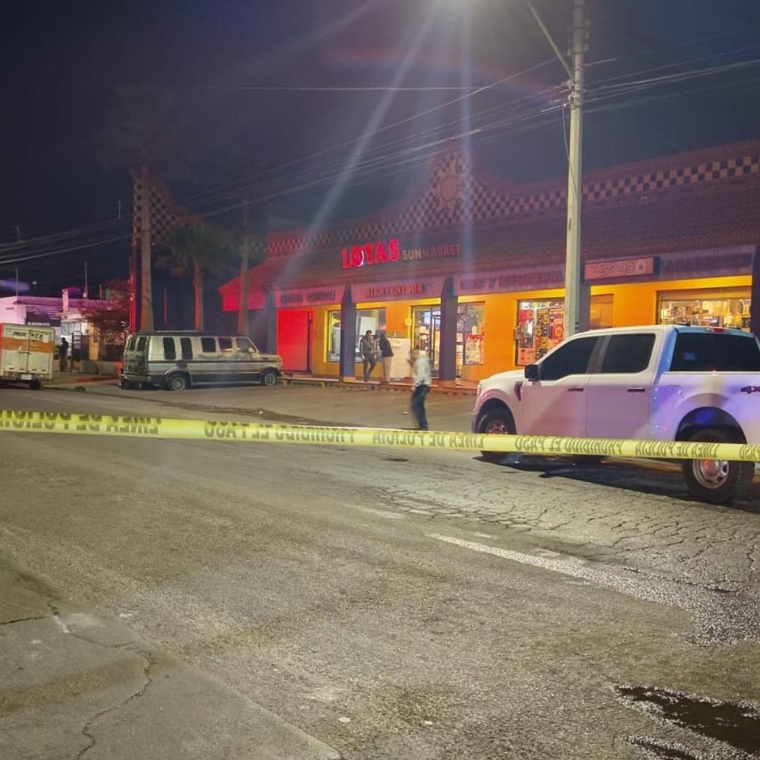 Sujetos Armados Asesinan a Hombre Afuera de Mini Súper en Chihuahua
