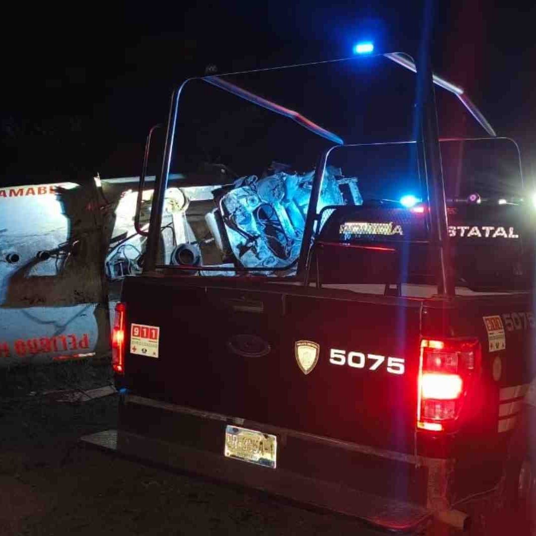 Pipa de Gas se Vuelca y Explota en Querétaro