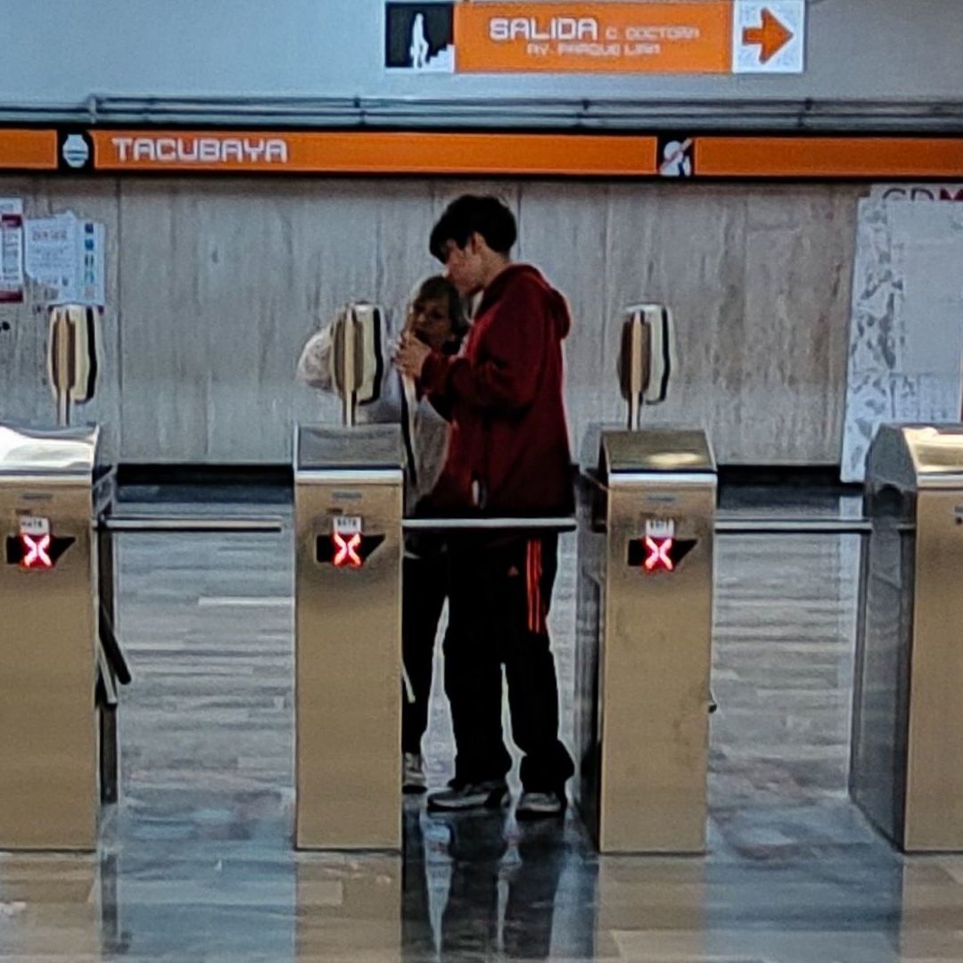 Reportan ataque con cuchillo en Metro Tacubaya