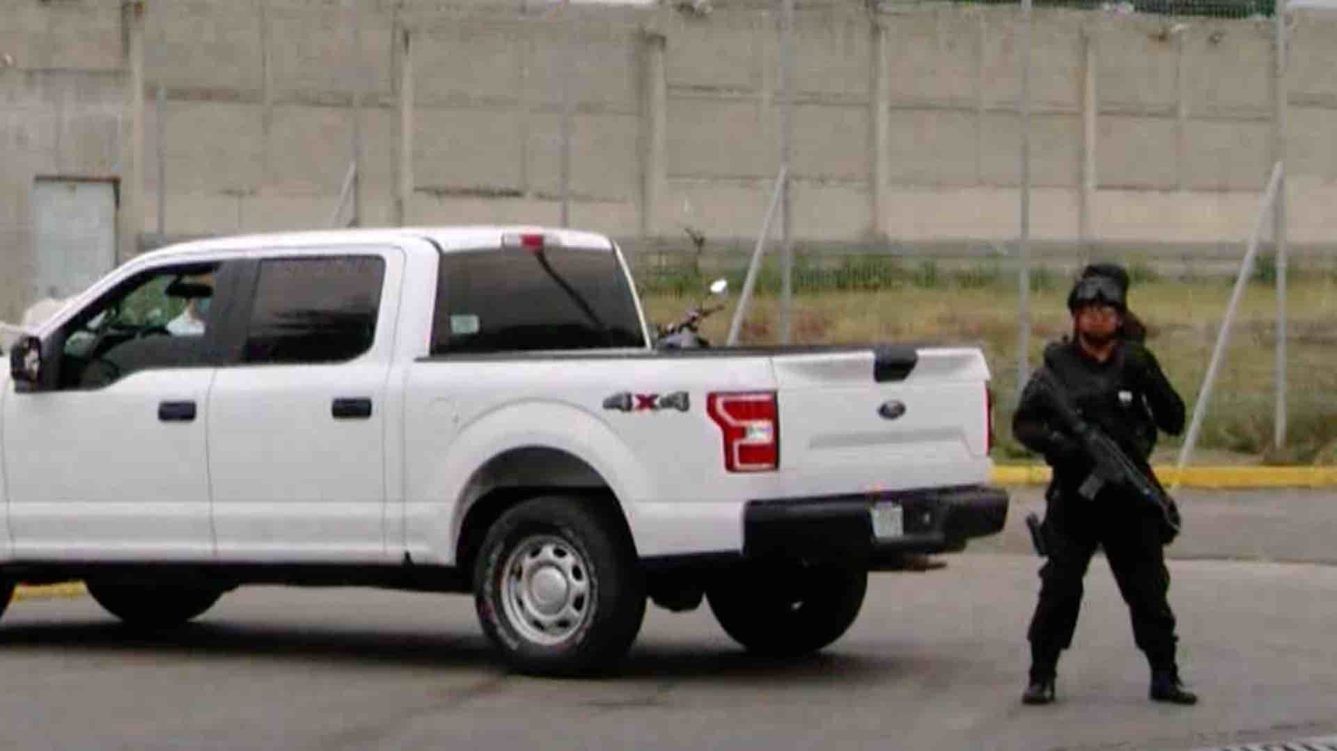 Vecinos escucharon gritos y ayudaron a rescatarla junto a su madre