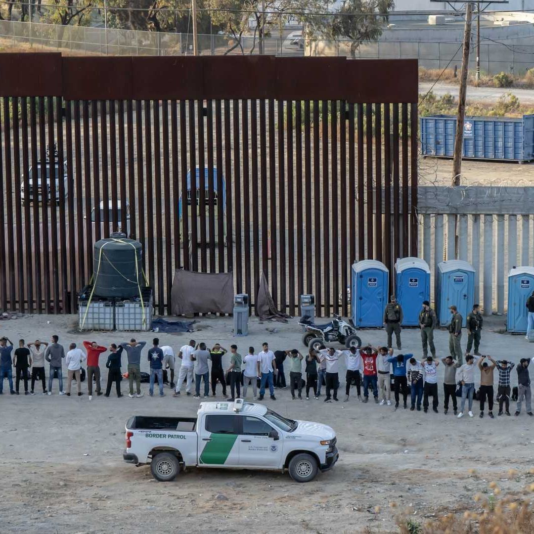 Hay en EUA 1.4 Millones de Migrantes Ilegales con Orden de Deportación, Revelan