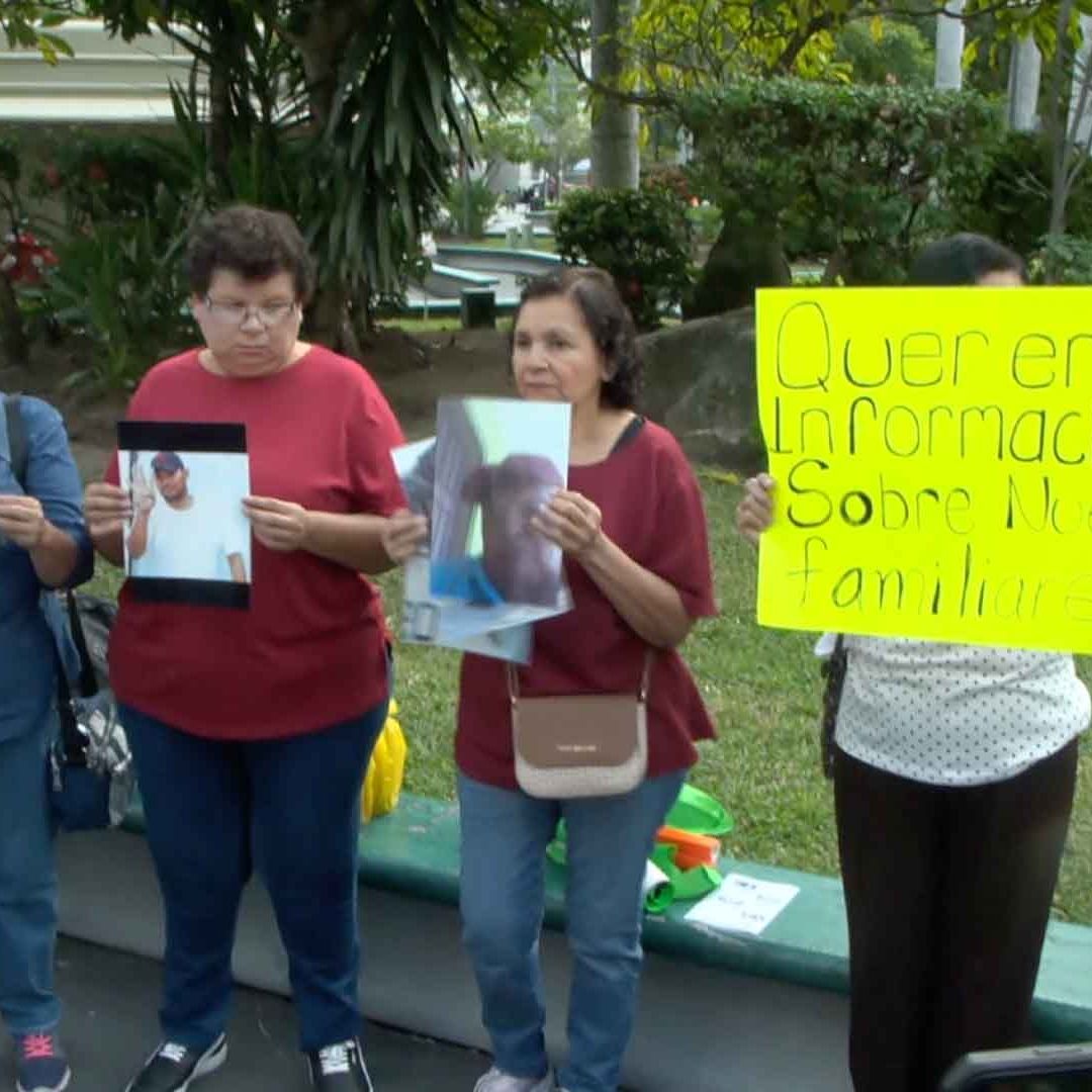 Familiares de Pescadores Desaparecidos Aprovechan Desfile y Exigen Búsqueda a la Marina