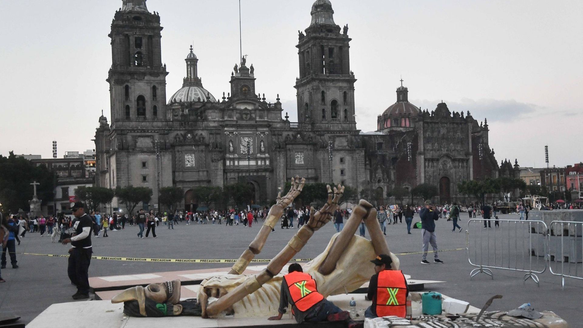 A qué hora inician eventos en el Zócalo CDMX hoy 25 y 26 de octubre 2025 lista de actividades por el Día de Muertos
