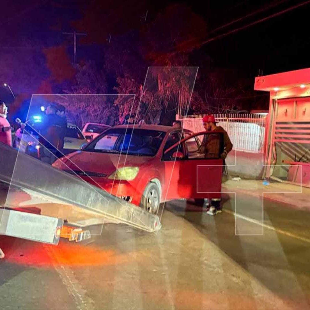 Roba Vehículo en Gasolinera y Choca al Intentar Huir en Torreón