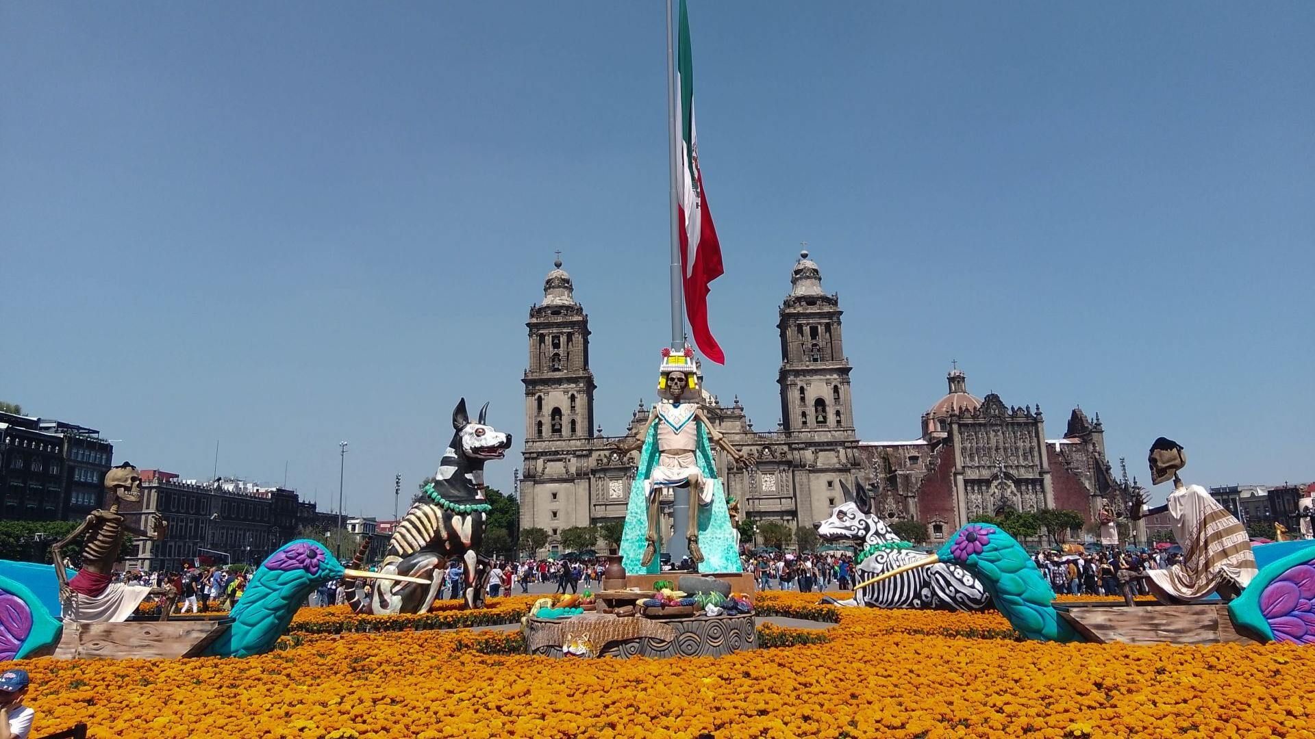 Inauguran ofrenda en zócalo de cdmx