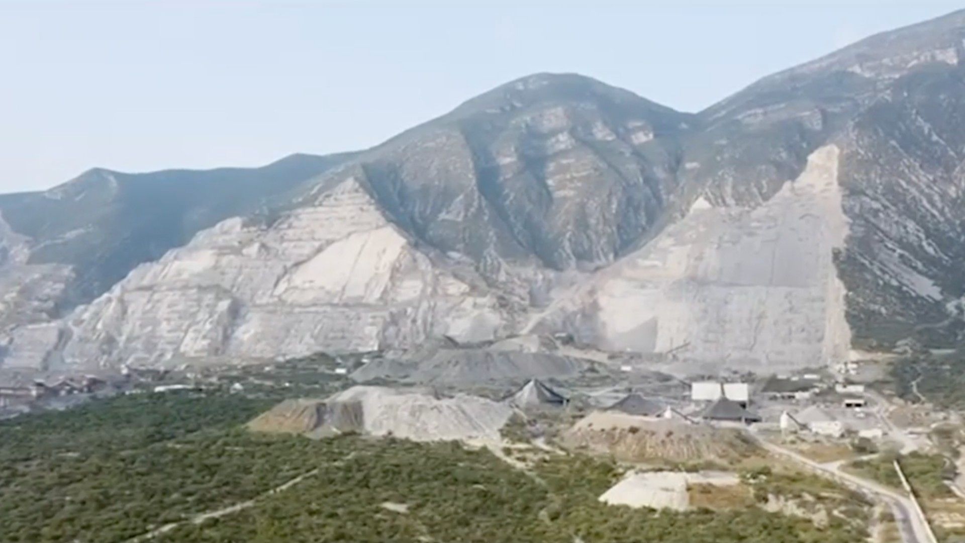 Imagen aérea de pedrera en Nuevo León