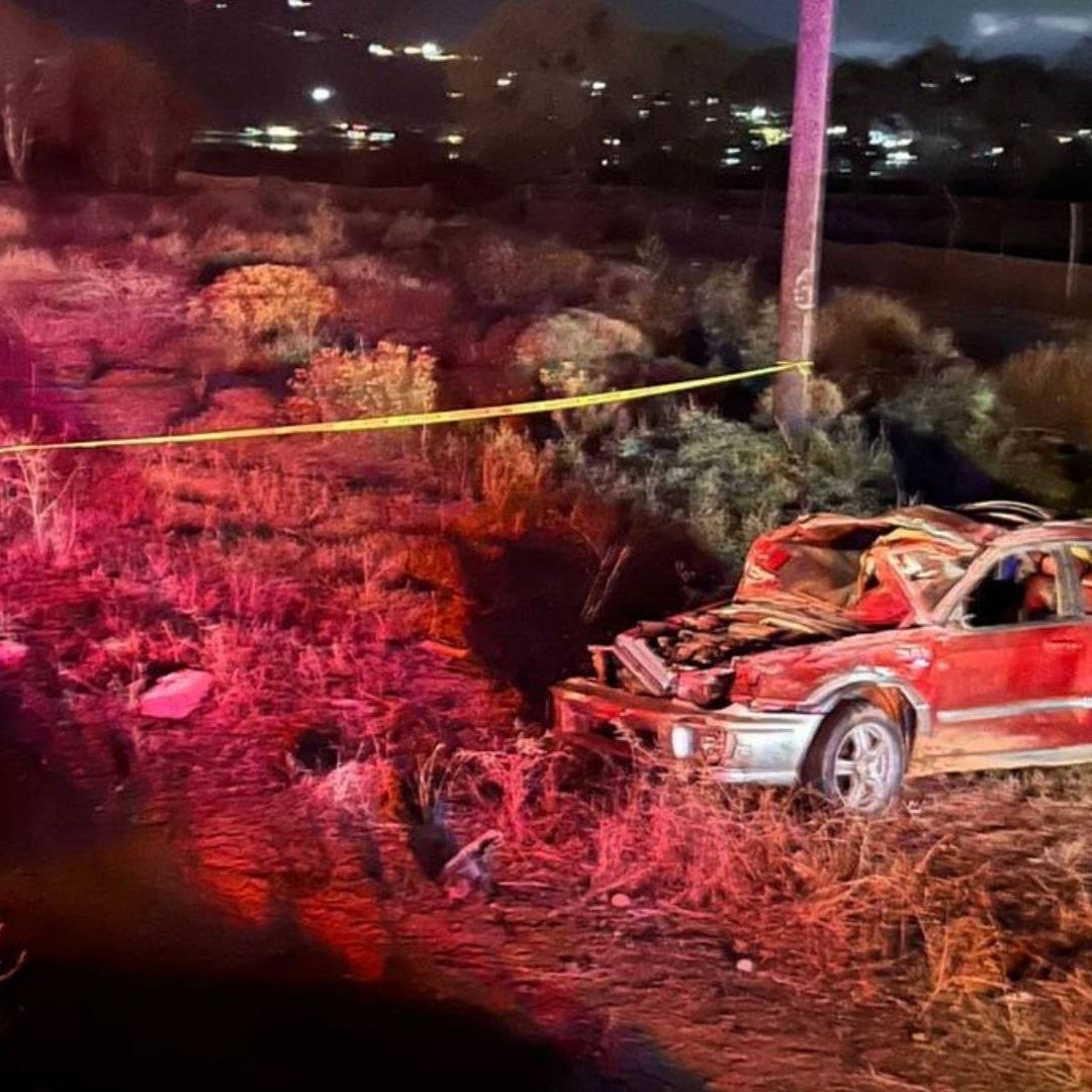 Auto Volcado en Carretera La Bufadora