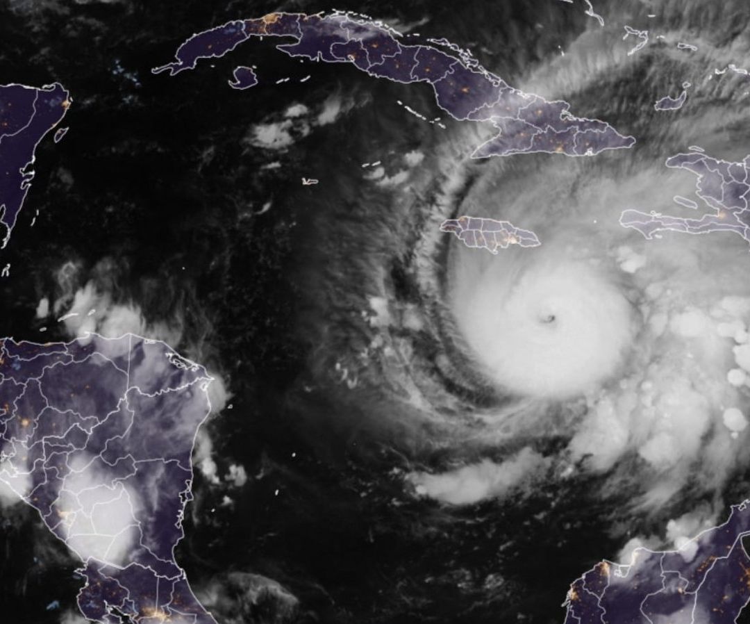 Huracán Melissa se Fortalece a Categoría 5, la Máxima Intensidad.