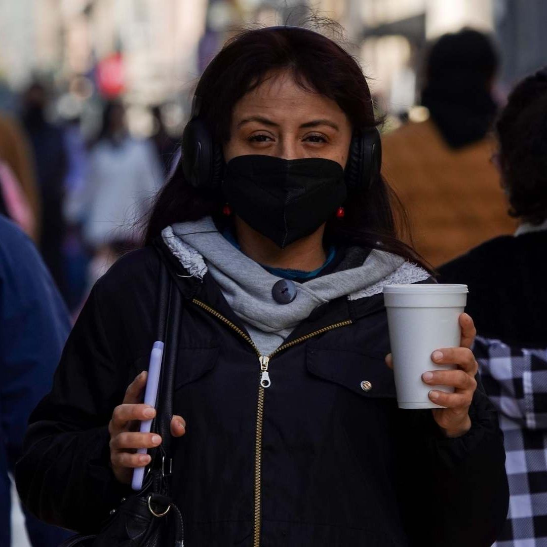 Pobladores se abrigan ante las bajas temperaturas en CDMX en diciembre 2022. Foto: Cuartoscuro | Archivo