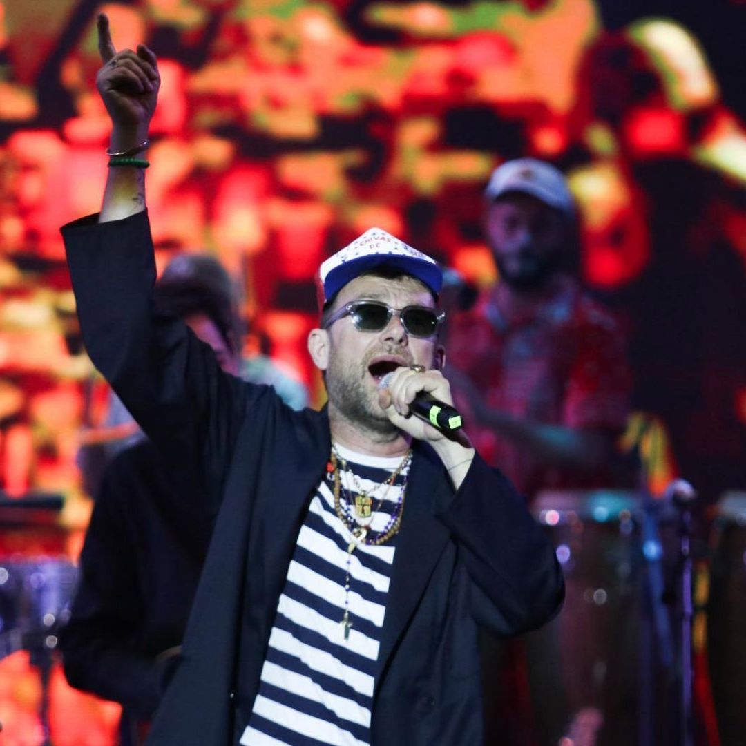 Damon Albarn durante el show que Africa Express ofreció en el Festival Cervantino.