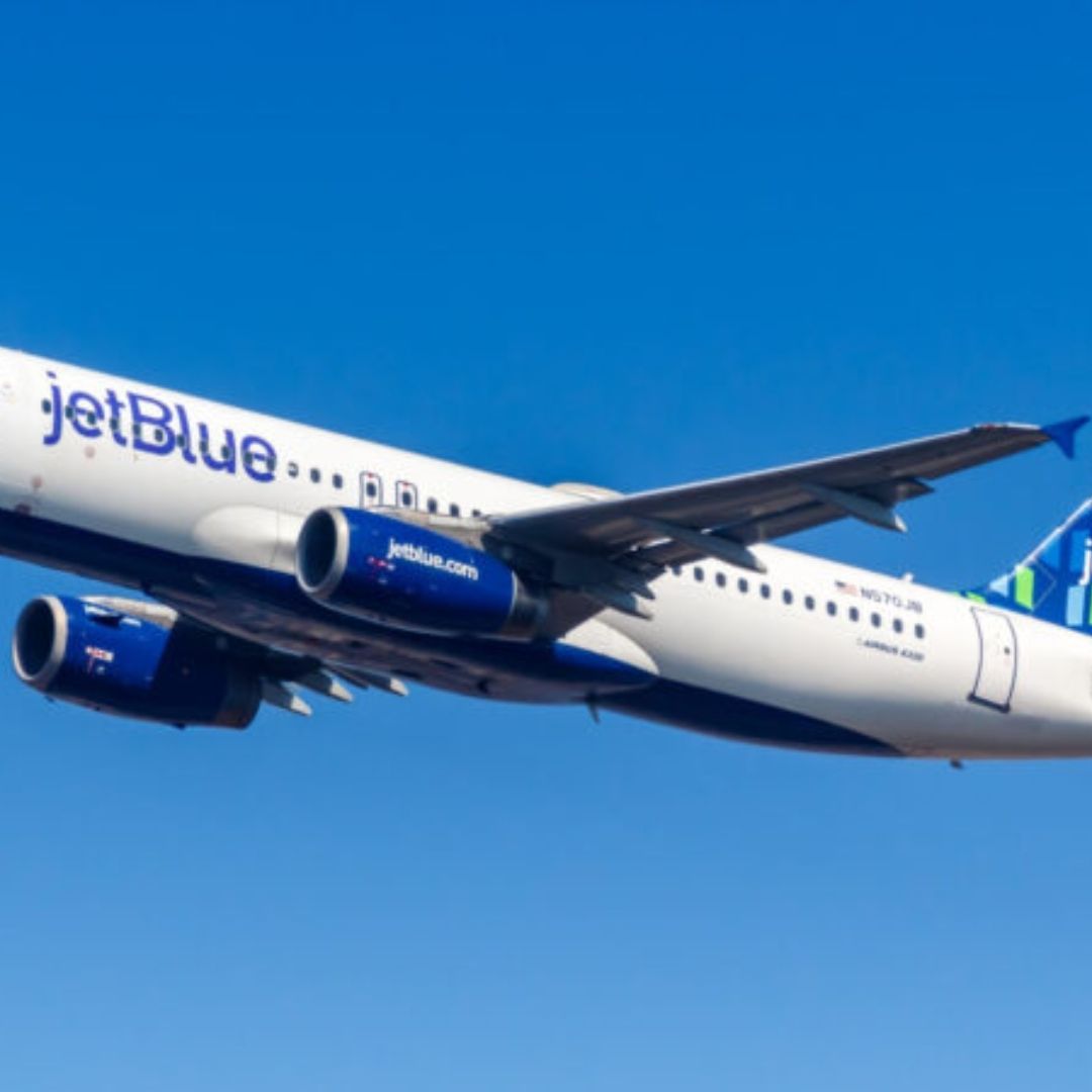Vuelo de JetBlue Aterriza de Emergencia en Florida tras Despegar de Cancún; Hay Varios Heridos