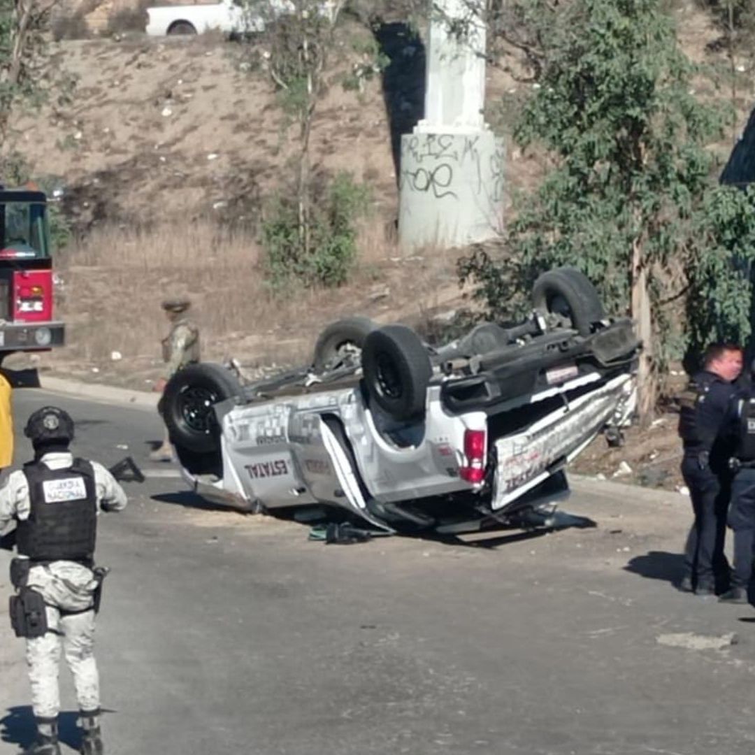 Vuelca Patrulla en Nodo Morelos, Tijuana; Hay tres Oficiales Heridos