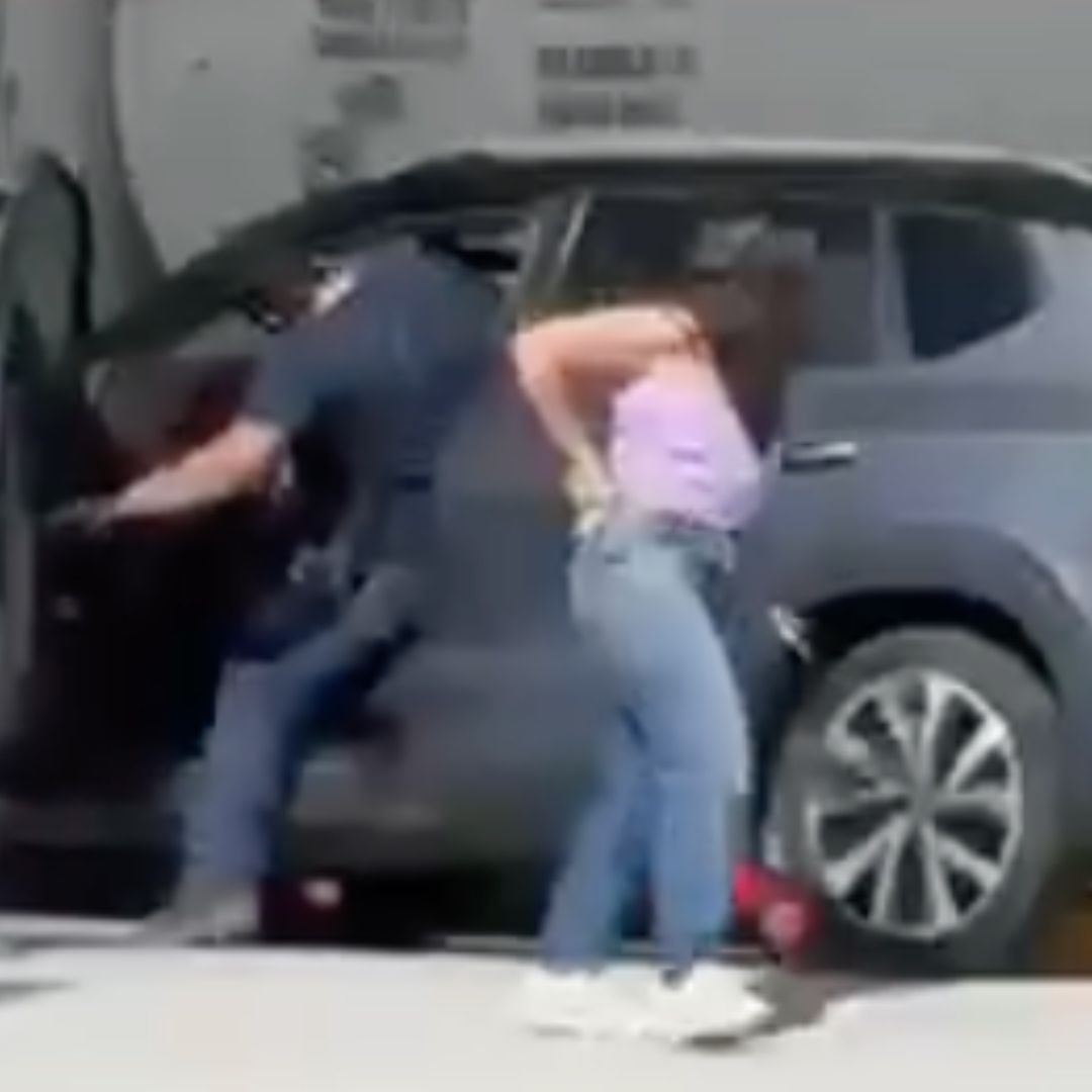 Robo de Camioneta en Asalto a Mujer en Gasolinera Pemex Salida de Lomas Angelopolis III Puebla