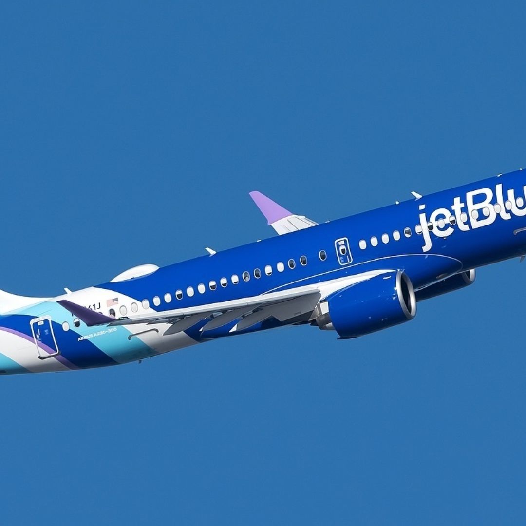 Confirman que en Vuelo de JetBlue de Cancún Iban 6 Mexicanos y uno Resultó Herido