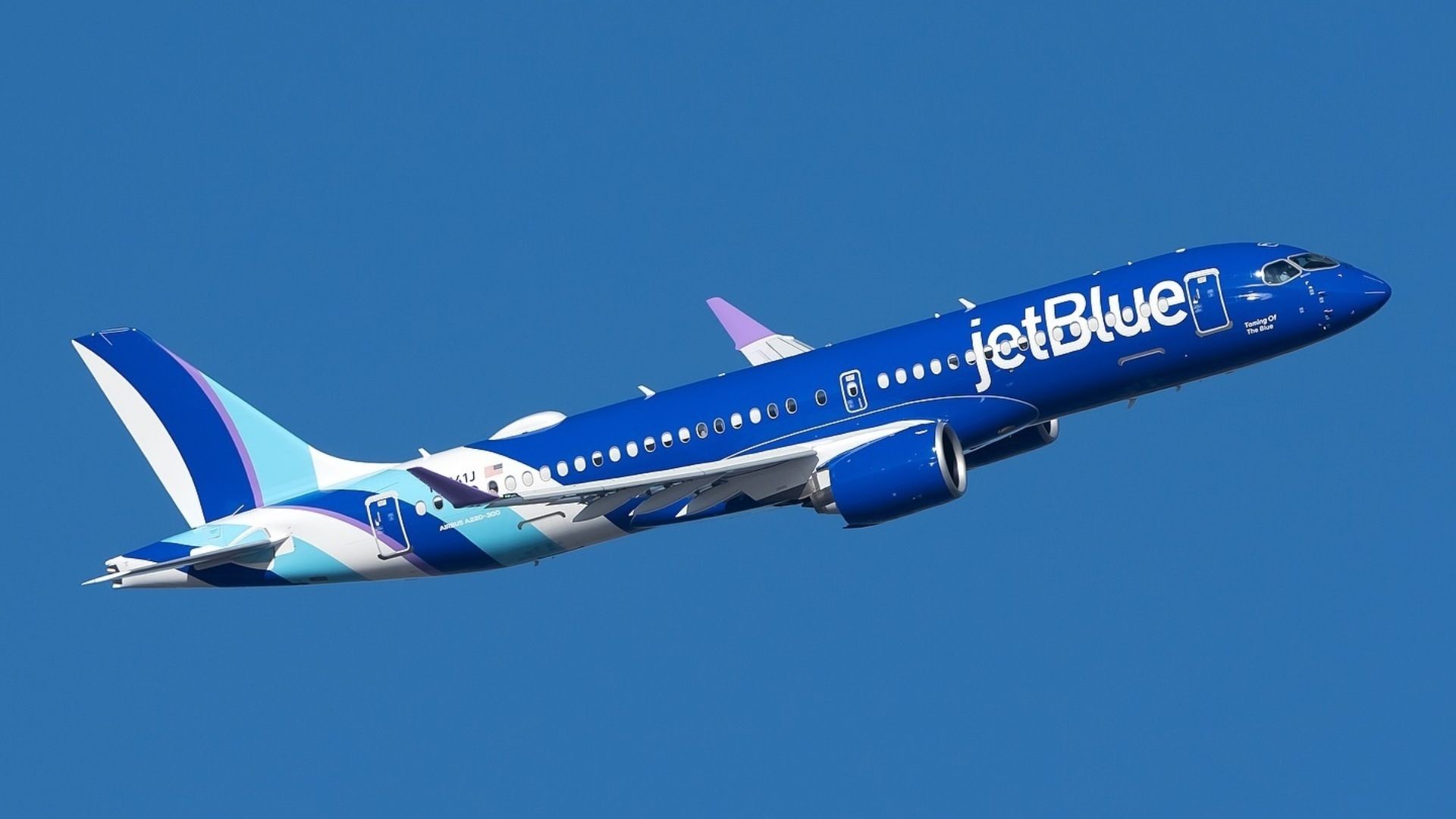 Confirman que en Vuelo de JetBlue de Cancún Iban 6 Mexicanos y uno Resultó Herido