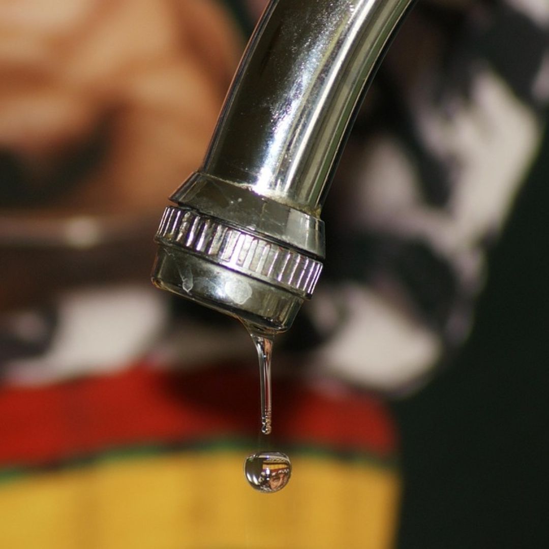 Decenas de Colonias de Acapulco, Guerrero, Llevan Más de un Mes sin Agua Potable