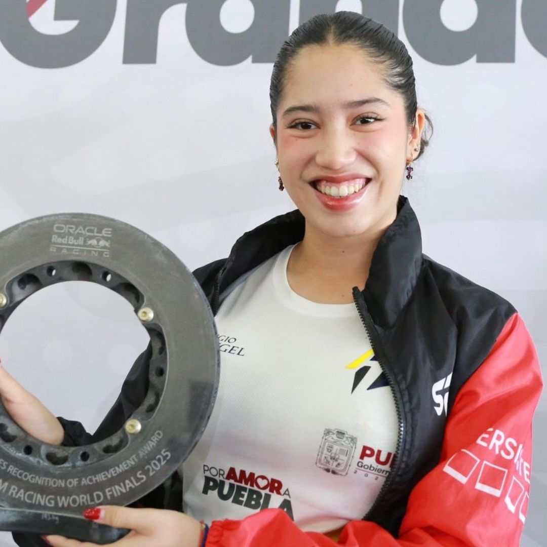 Escudería Femenil de México Estudiantes Poblanas en Racing STEAM Competencia Fórmula 1 en Singapur