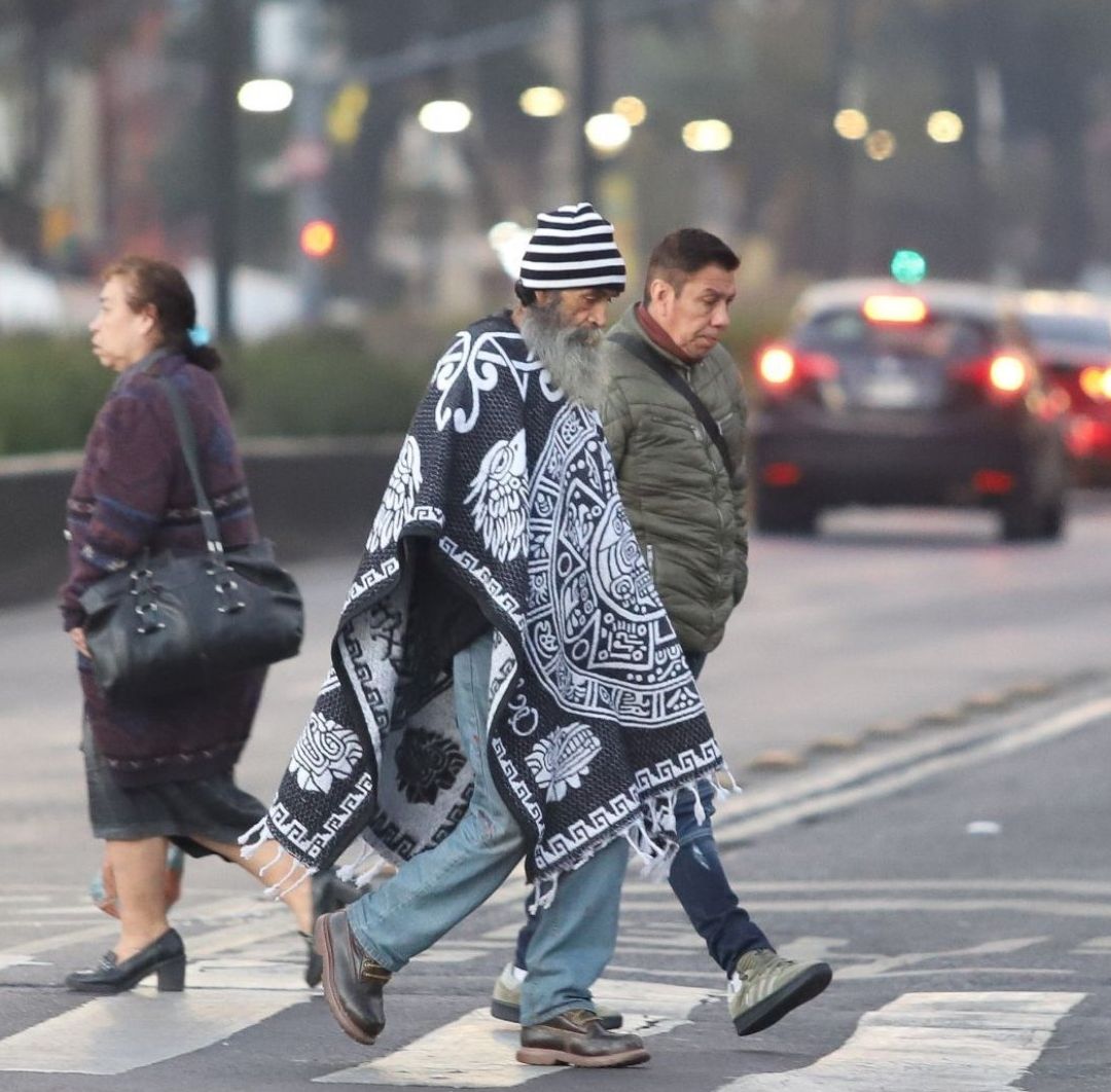 Dónde Donar Chamarras Cobijas Personas Calle Frío CDMX 2025. Centros Acopio Horarios