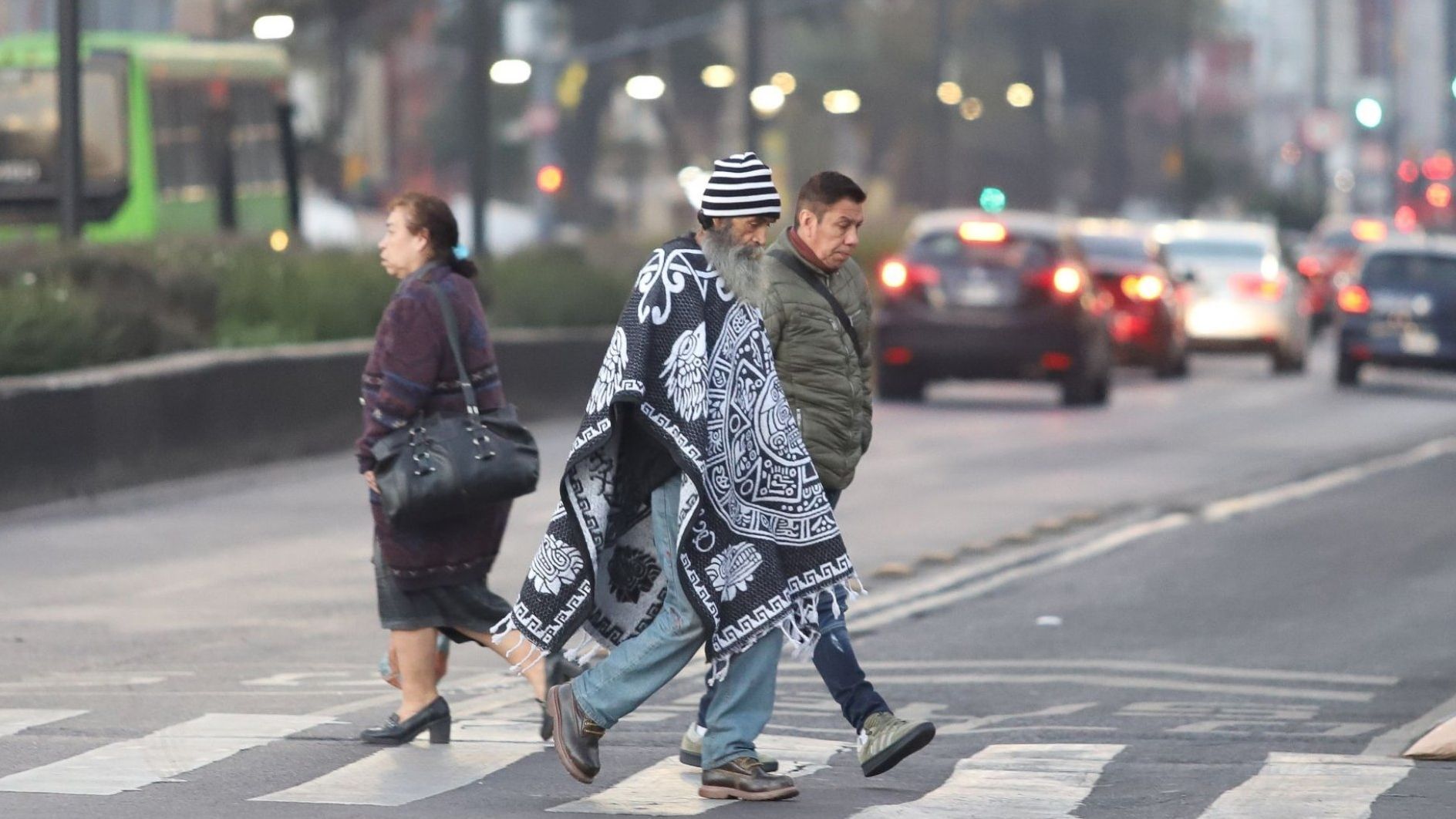 Dónde Donar Chamarras Cobijas Personas Calle Frío CDMX 2025. Centros Acopio Horarios