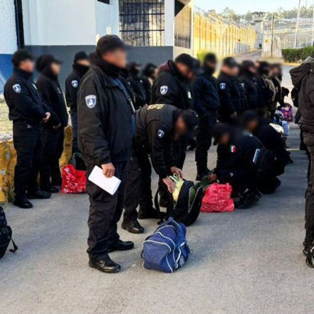 Mujer y Hombre Custodios Detenidos por Ingresar Objetos Prohibidos a Penal de Puebla y Tepexi de Rodríguez
