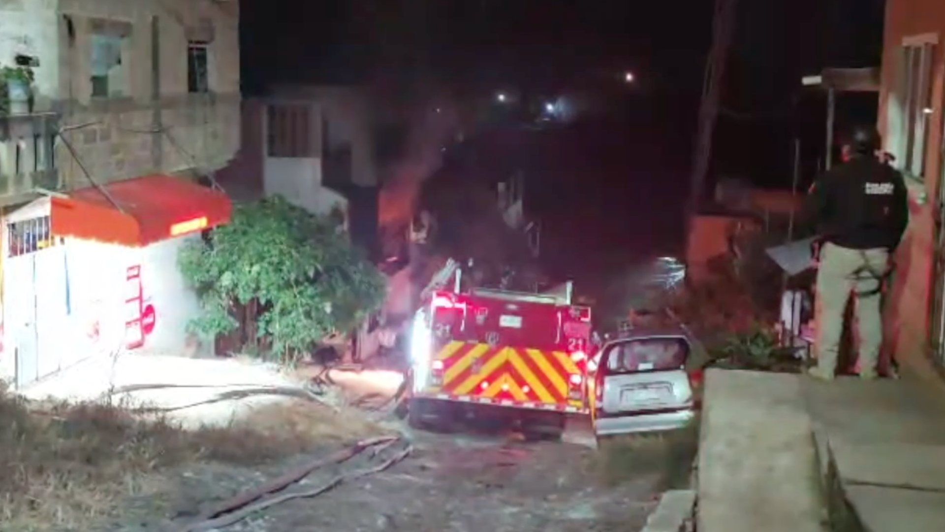 Incendio Vivienda Almacenaba Pirotecnia Xalapa Colonia el Moral Familia Salió con Vida