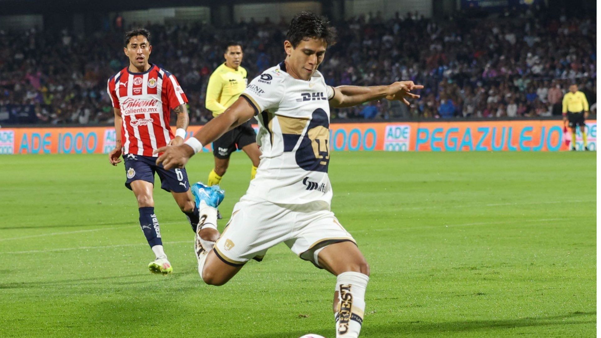 José Juan Macías Estará Fuera de Acción con Pumas Aproximadamente Nueve Meses