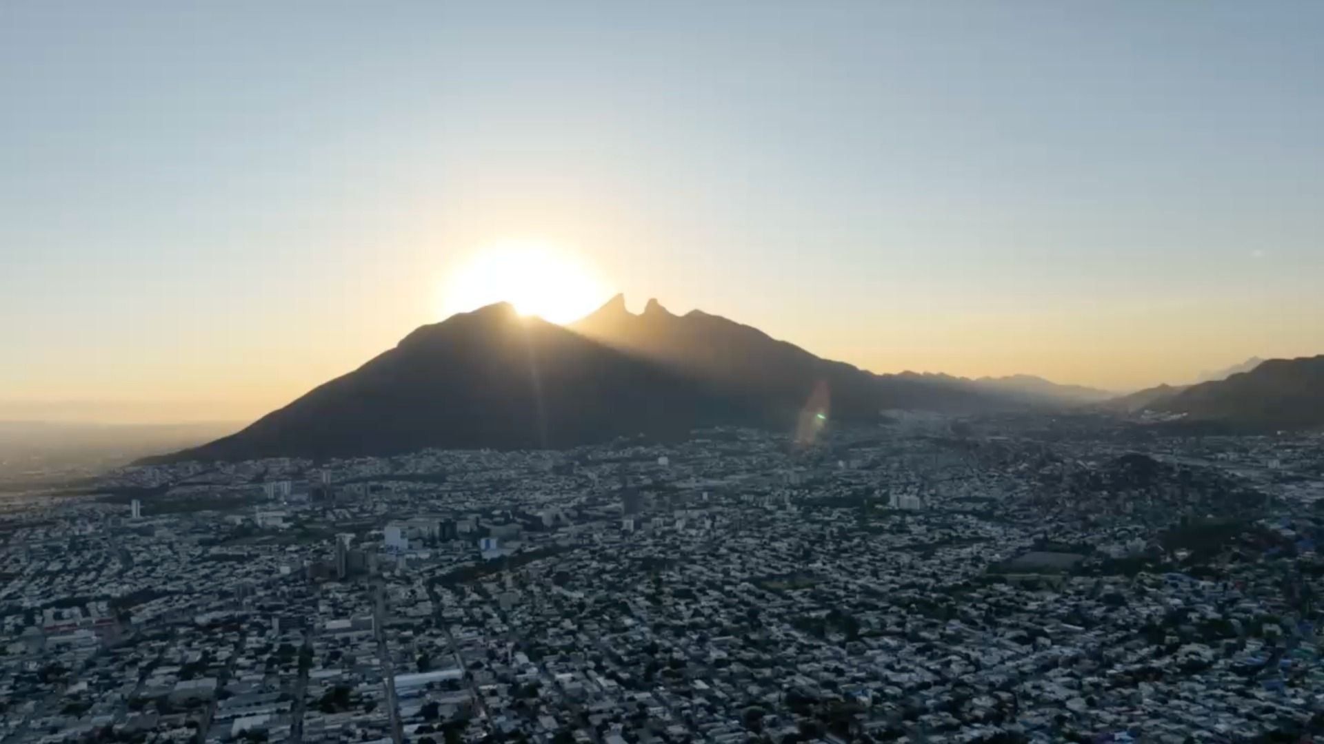Amanecer en Monterrey, Nuevo León