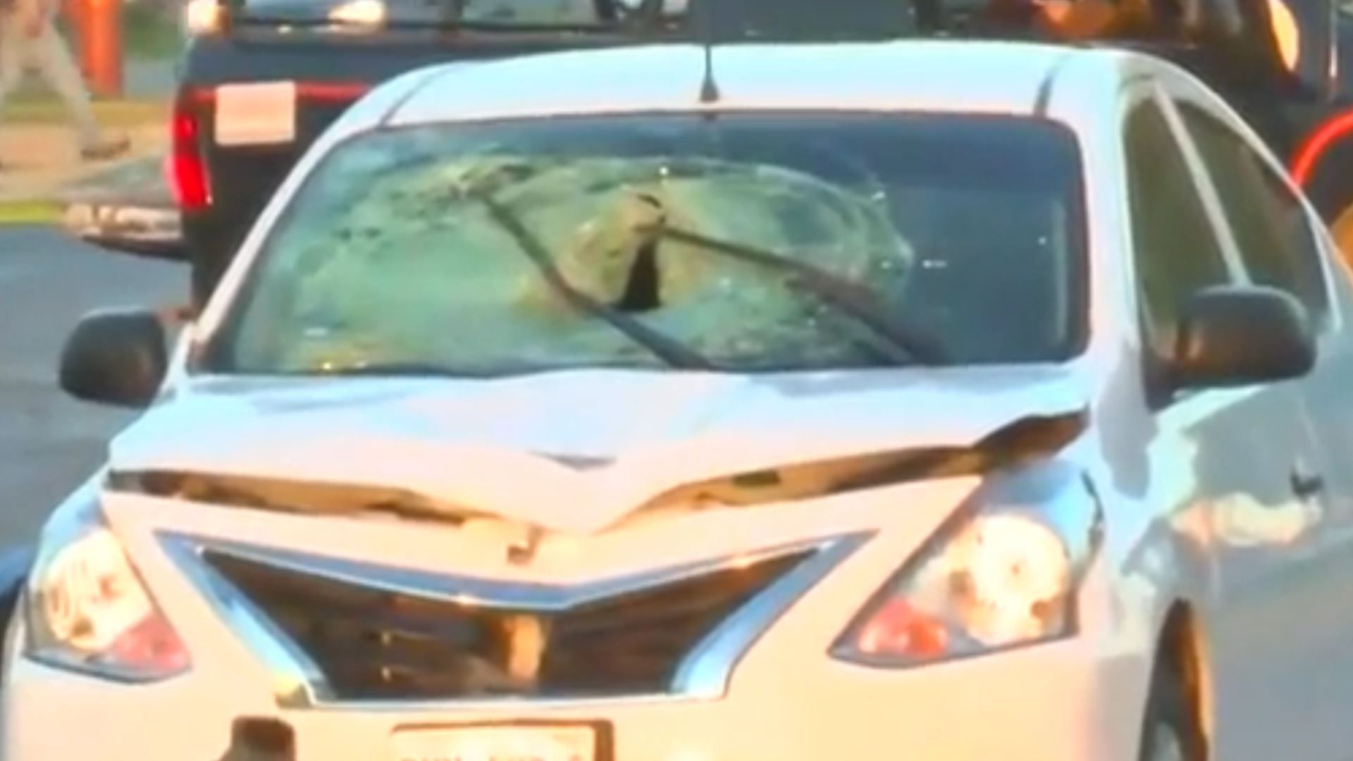 Automóvil que atropello a mujer en Juárez, Nuevo León