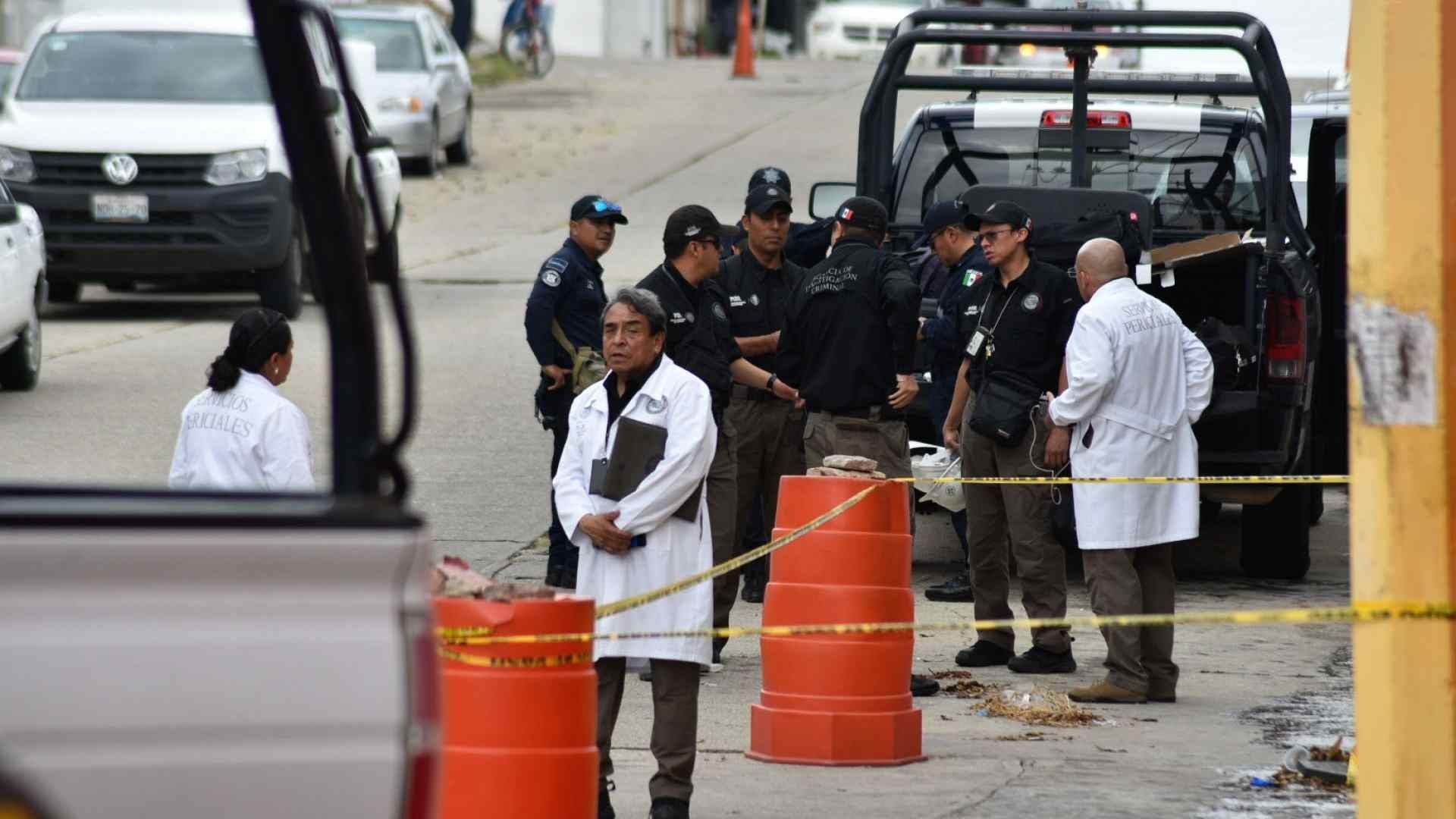 Autoridades investigan homicidios en bares
