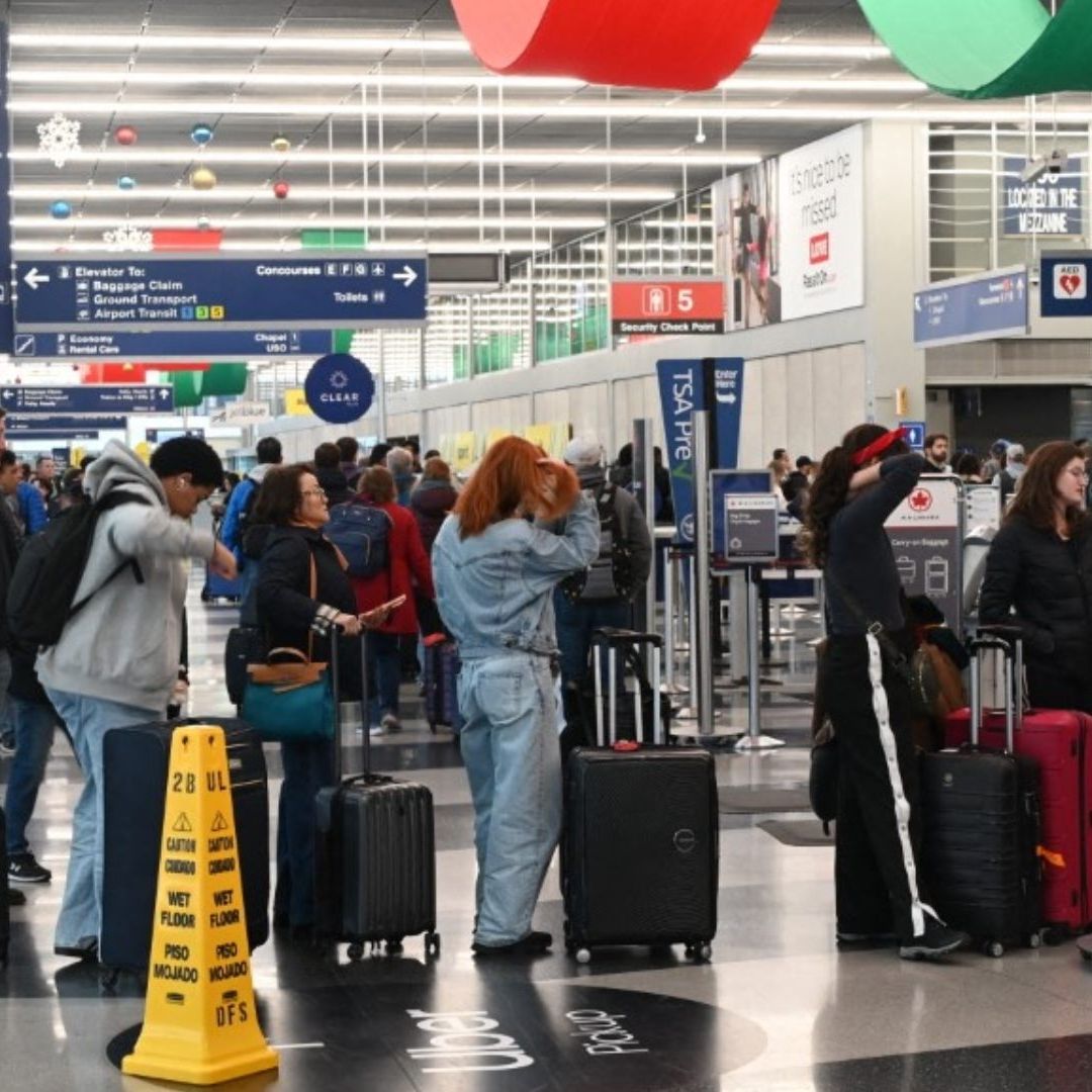 Cancelan 2,700 vuelos en EUA por cierre de gobierno; suman más de 5 mil en 3 días.