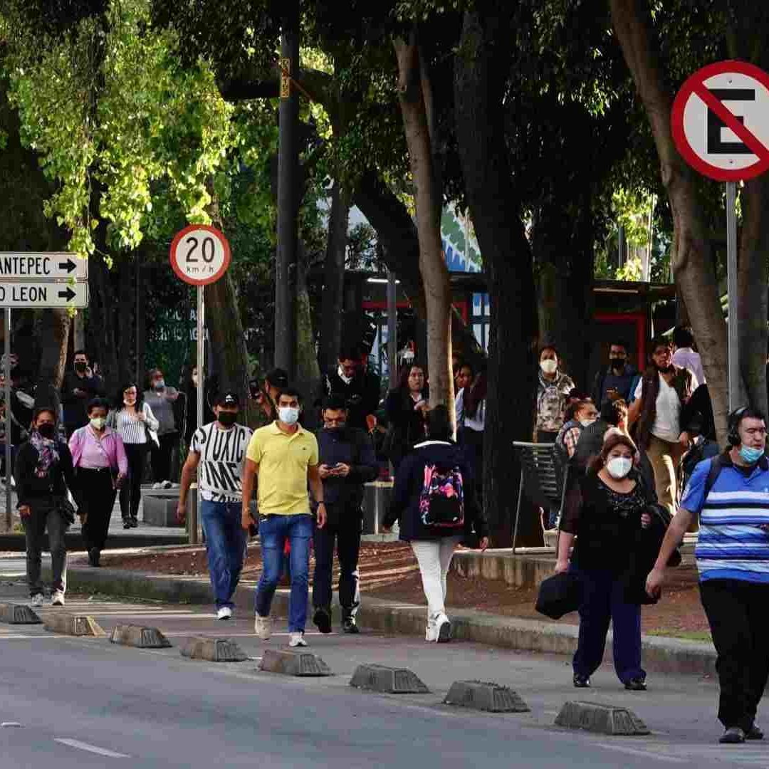 Orinar en la calle en la CDMX es una falta cívica que es sancionada con una multa o hasta arresto