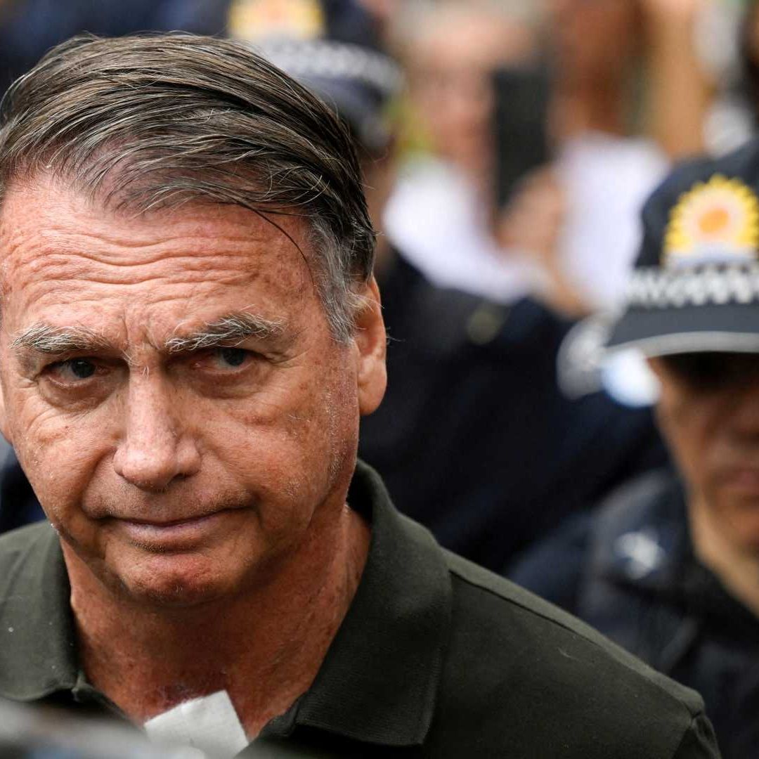 Jair Bolsonaro sale del hospital donde se sometió a una cirugía en  septiembre de 2025. Foto: Reuters | Archivo