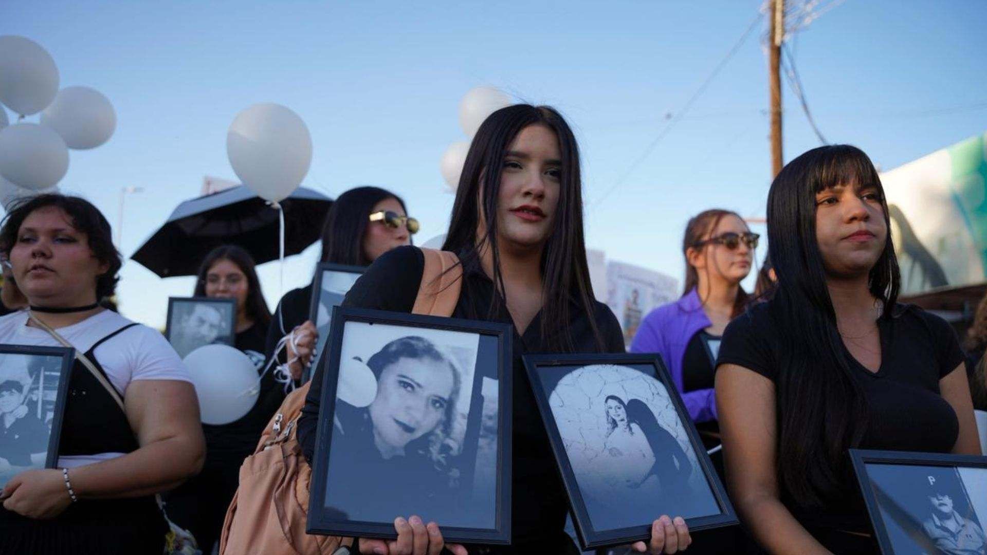 Estudiantes Realizan Marcha en Honor a Víctimas del Incendio en Waldo´s en Hermosillo, Sonora