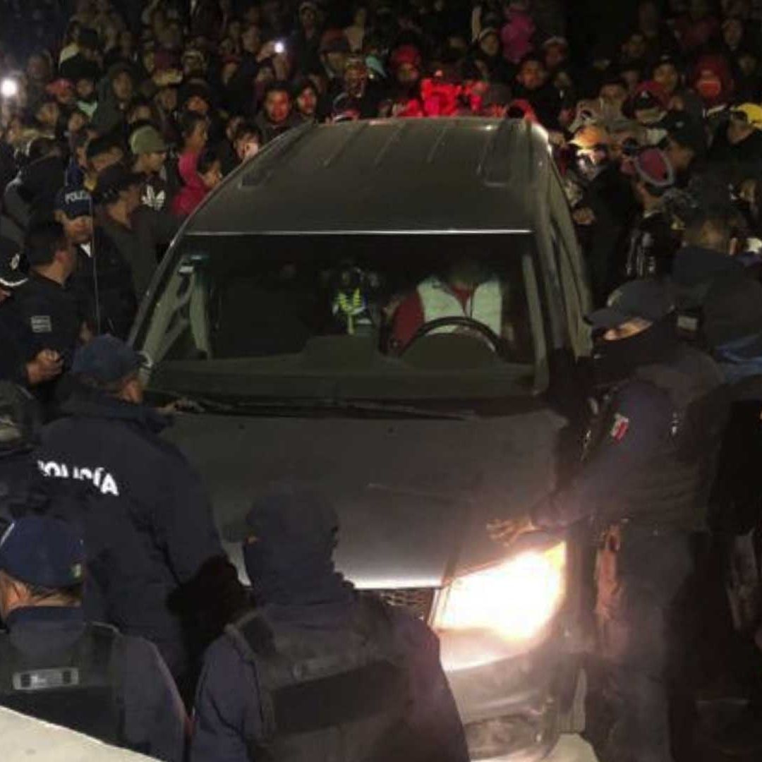 Pobladores de Amecameca Retienen a Santeros por Realizar Rituales en un Río