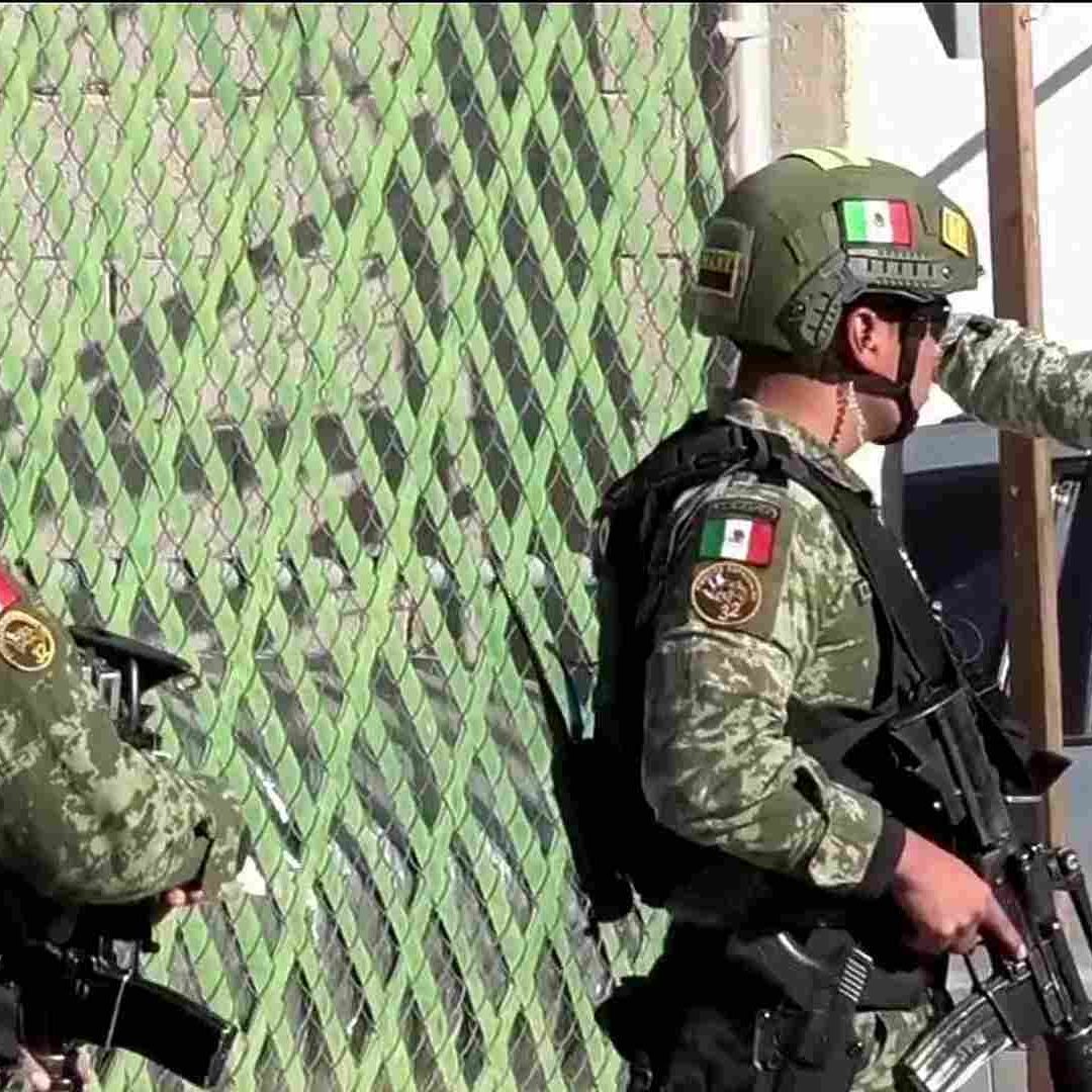 Militares resguardan cuerpo de El Neto, en el Semefo de Ciudad Juárez