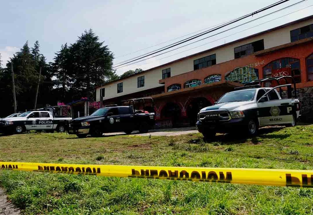 Policía resguarda la casa en Topilejo donde se registró una balacera el 19 de julio de 2022